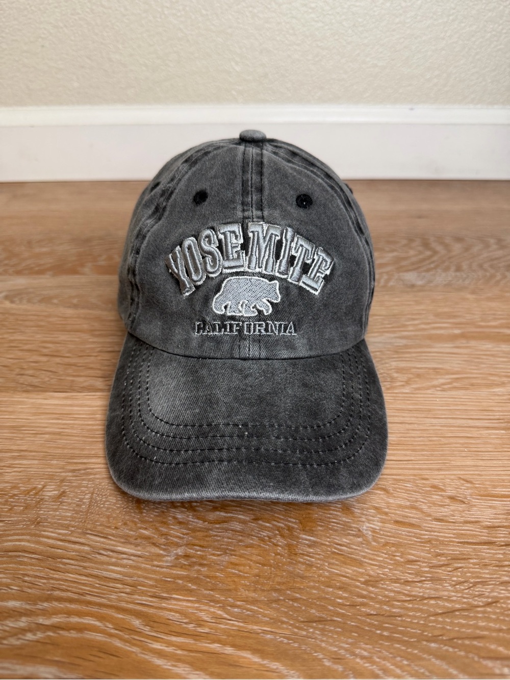 NWOT Yosemite California Embroidered Black Vintage-Wash Snapback Cap Hat, OS
